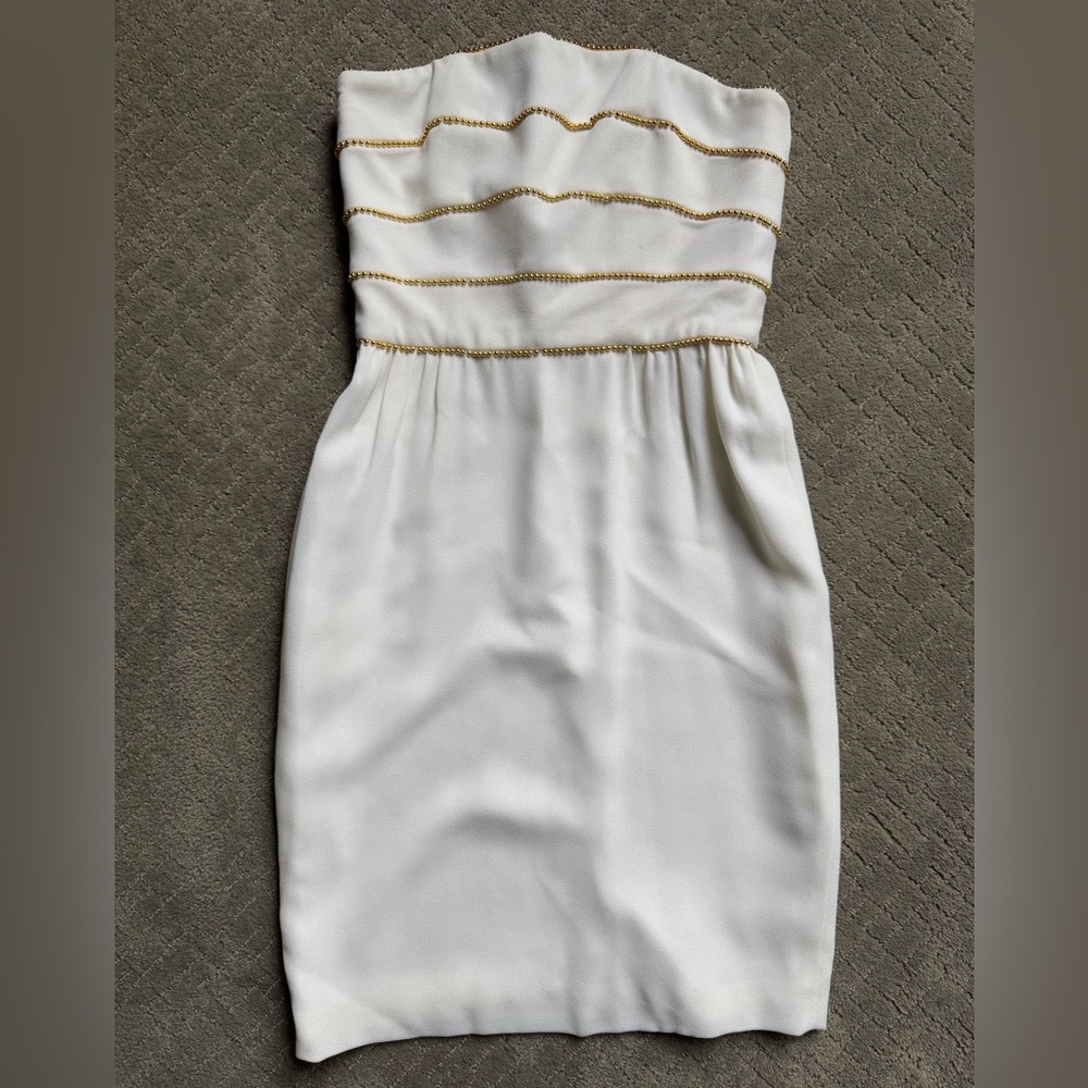 Elegant White Strapless Dress
